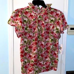NWT brand room mates Beautiful flowered short sleeve ruffled  collar